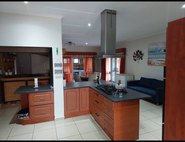 4 BEDROOM HOUSE FOR SALE IN MEER EN SEE